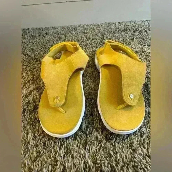 Woman’s yellow Ryka sandals size 9w like new! - Picture 1 of 8